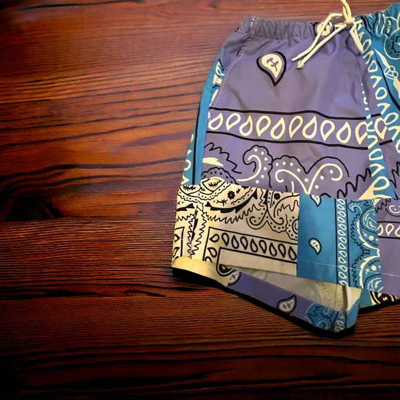 3Color SHEIN “STITCHUP” Shorts - Picture 3 of 4